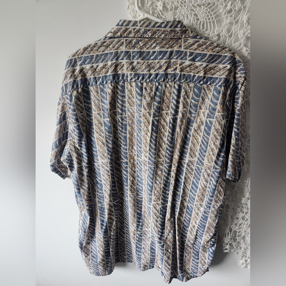 SOLD Vintage button up - Picture 3 of 3